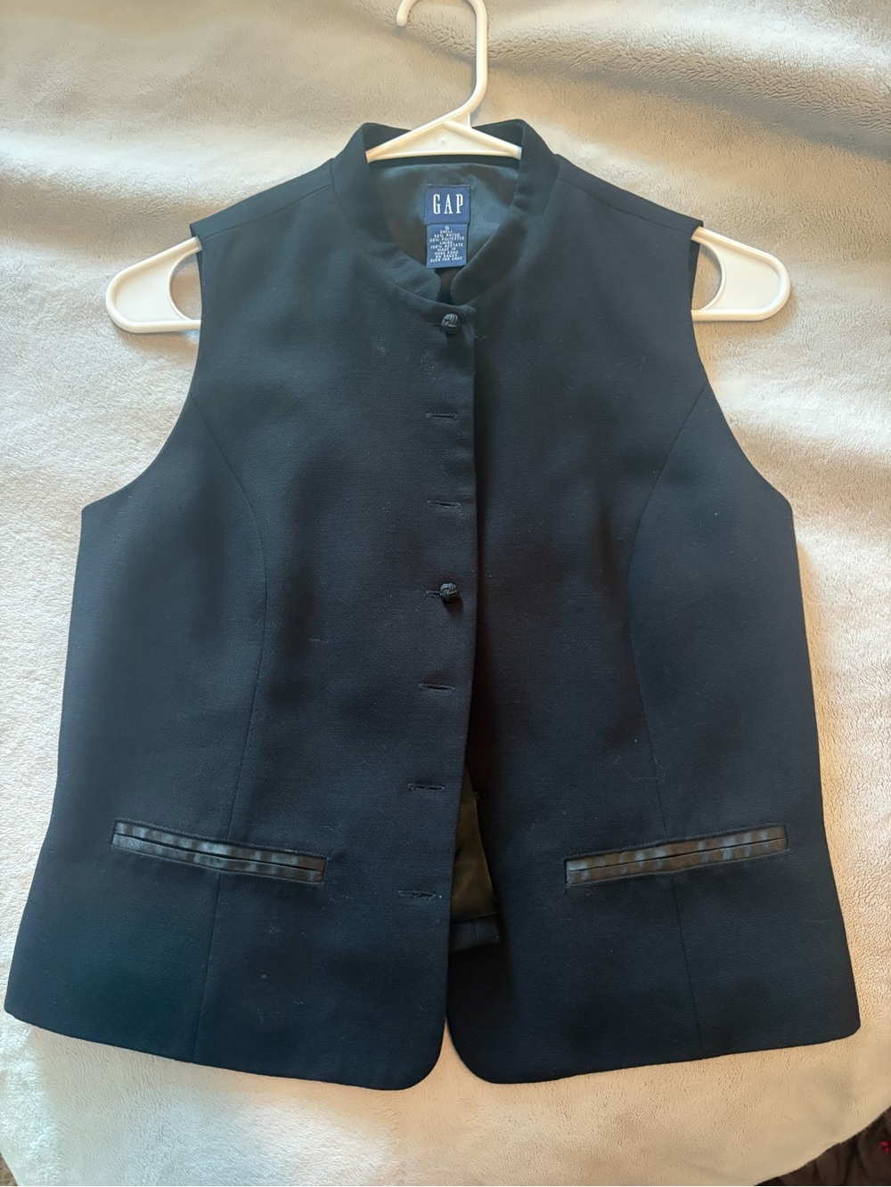 GAP Women's Black Sleeveless Button Front Vest
